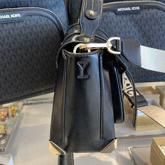 MICHAEL KORS
Manhattan Md TH SCHOOL Crackled Metallic Leather SATCHEL Crossbody - Picture 7 of 16